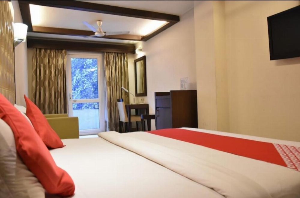 Metropolis Tourist Home